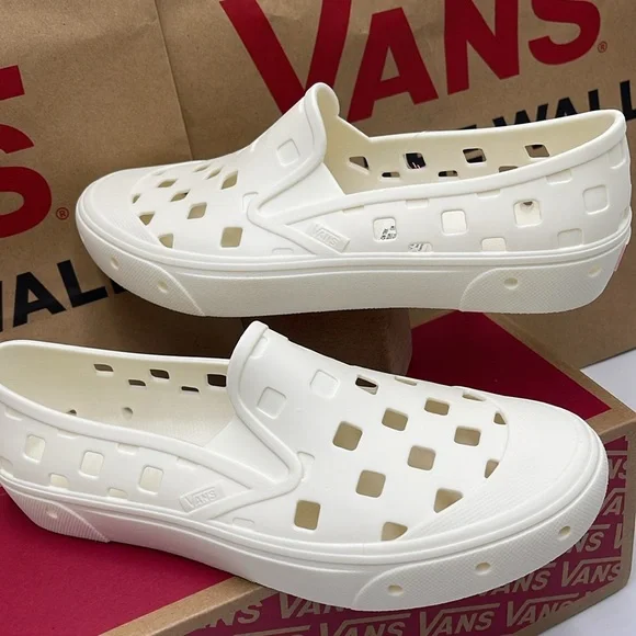 Vans Men’s Slip-On Trk Marshmallow
VN0A5HF8FS8
Sneakers - Picture 10 of 16